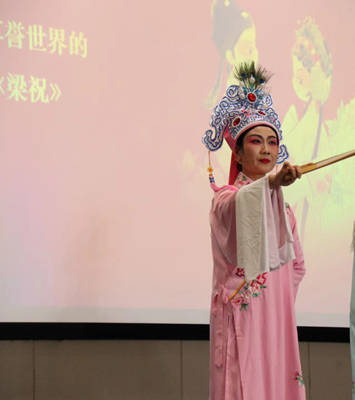 杨雪梅老师越剧表演_副本.jpg 杨雪梅老师越剧表演_副本.jpg