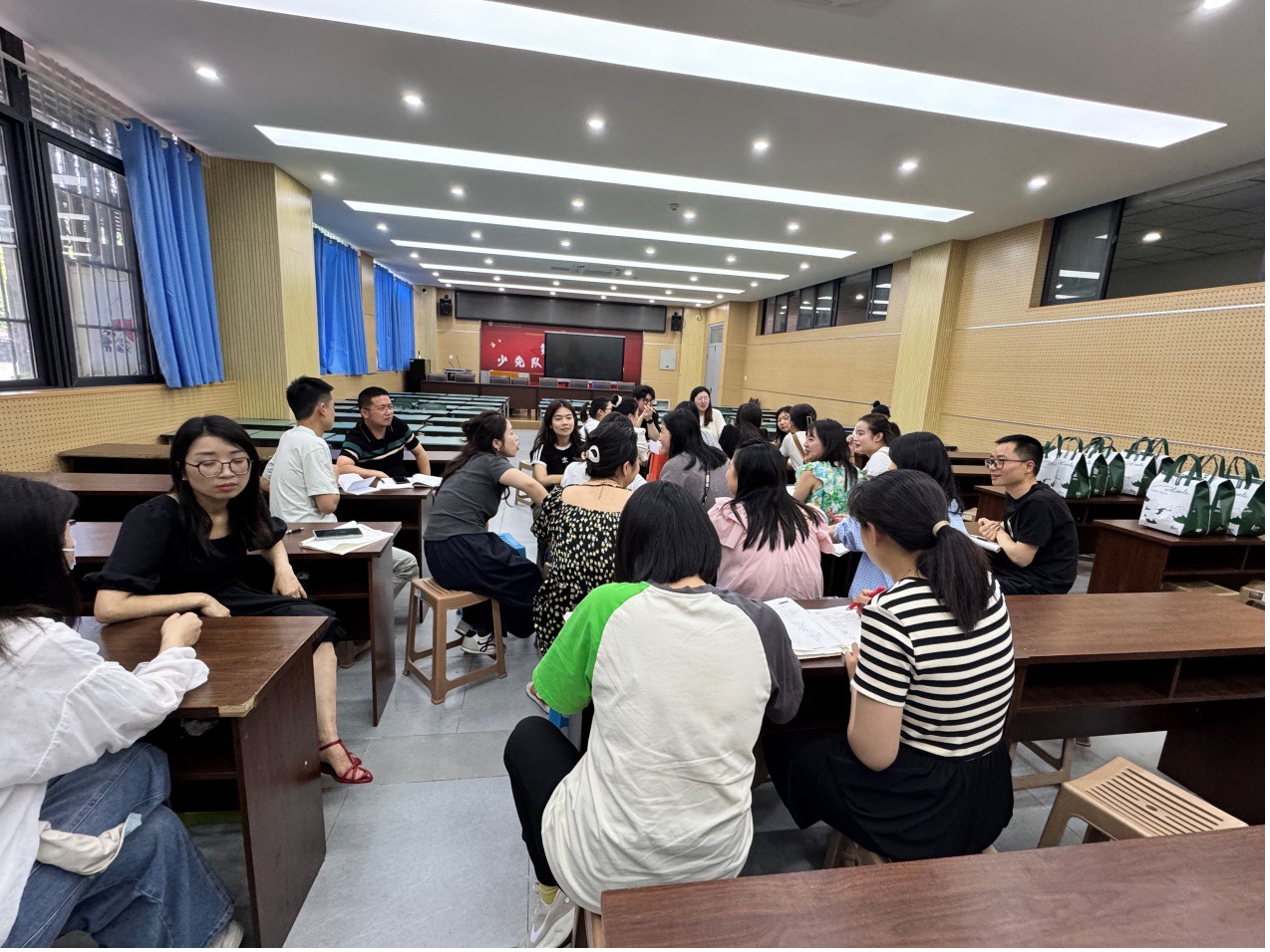 图片 1.jpg 图片 1.jpg